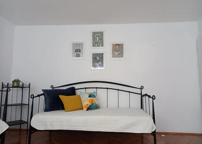 A Quick Walk To & Old Town Appartement *