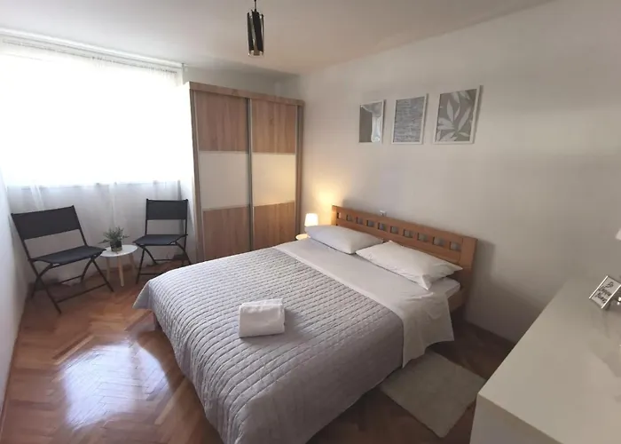 A Quick Walk To & Old Town Appartement *