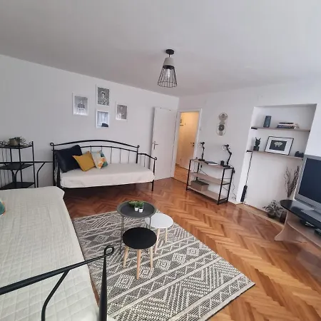 A Quick Walk To & Old Town