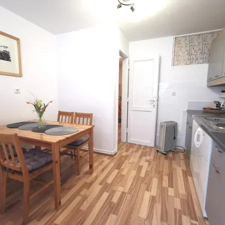 A Quick Walk To & Old Town