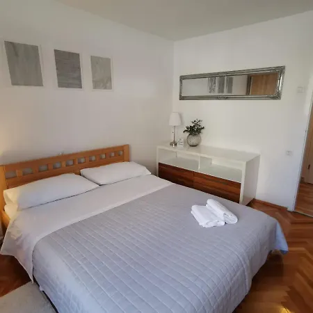 A Quick Walk To & Old Town 스플리트