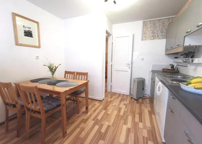 A Quick Walk To & Old Town